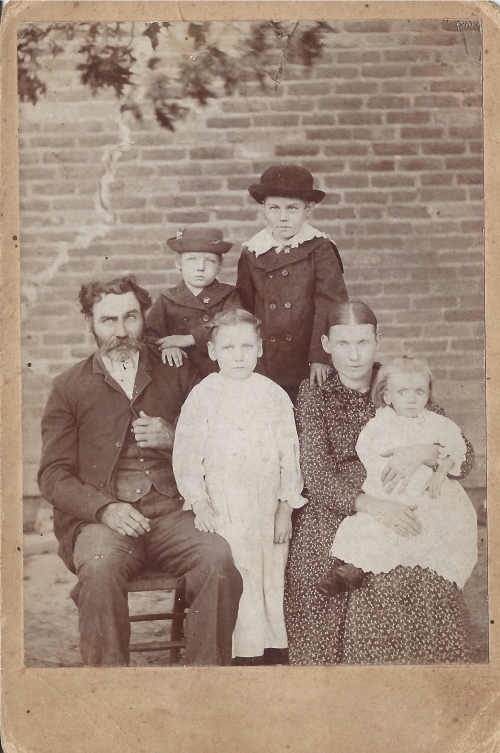 Mac and Alice Carson, in about 1896:  Janie and Lonnie in front, Ross and James in back 